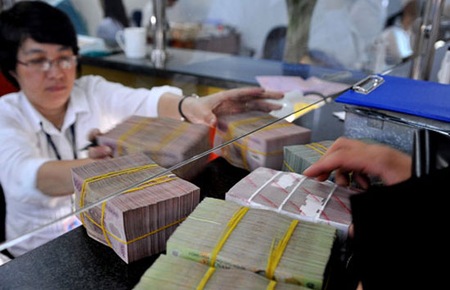 Hạ trần lãi suất, ngân hàng bắt đầu vào cuộc