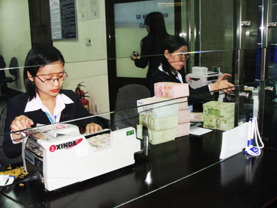 Ngân hàng ưu đãi, doanh nghiệp vẫn chưa mặn mà