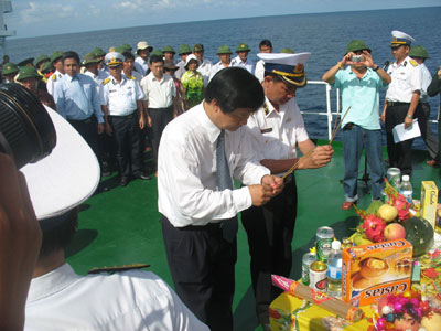 Tưởng niệm các anh hùng liệt sĩ hy sinh tại quần đảo Trường Sa