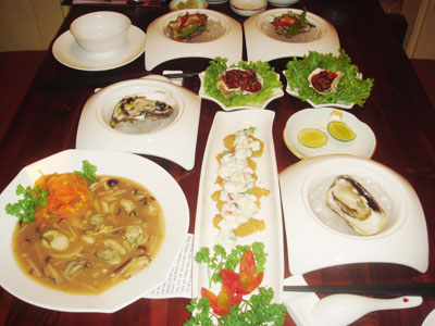 “Đại tiệc” Hàu ở Nhà hàng Đèn Lồng Đỏ