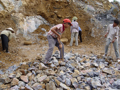 Cấm sử dụng lao động chưa thành niên làm việc độc hại