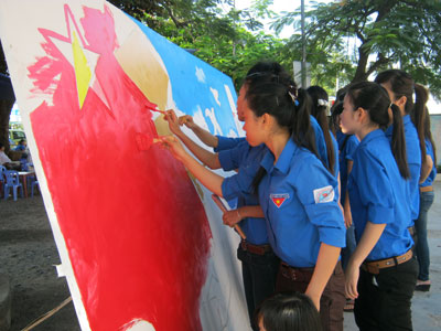 100.000 chữ ký của tuổi trẻ Khánh Hòa quyết tâm xây dựng và bảo vệ Trường Sa