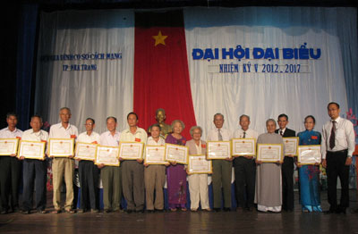 Tập trung làm tốt công tác chăm sóc gia đình cơ sở cách mạng nghèo, neo đơn