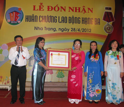 Đón nhận Huân chương Lao động hạng 3