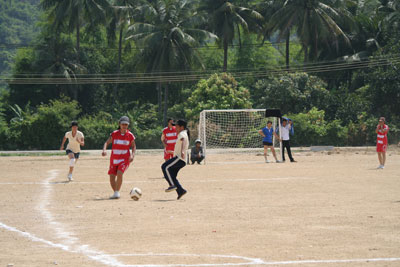 Khánh thành sân vận động 2-4