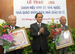 Rút ngắn thời gian thủ tục trình khen thưởng