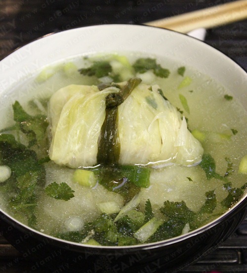 Món ăn: Canh bắp cải cuộn giò sống
