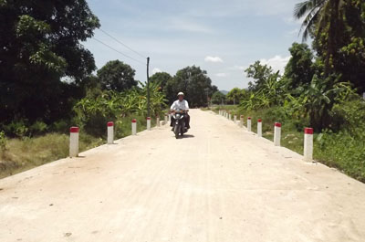 Hầu hết các tuyến đường liên xã, liên thôn ở Cam Hiệp Bắc đã được nhựa hóa, bê tông hóa khang trang, sạch đẹp.