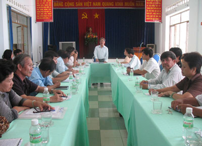  Đồng chí Lê Xuân Thân tại buổi làm việc với UBND phường Vạn Thắng.