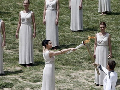 Ngọn đuốc Olympic bắt đầu hành trình tới nước Anh