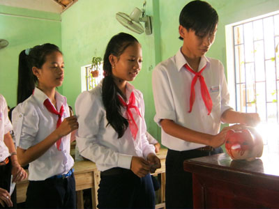 Ấm áp vòng tay bè bạn