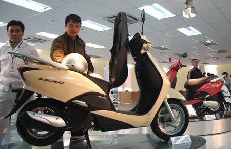 Giảm giá nhiều loại xe máy Honda