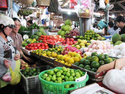 Rau xanh, trái cây tiếp tục tăng giá