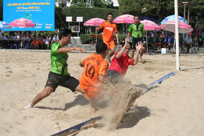 8 đội bóng tranh tài