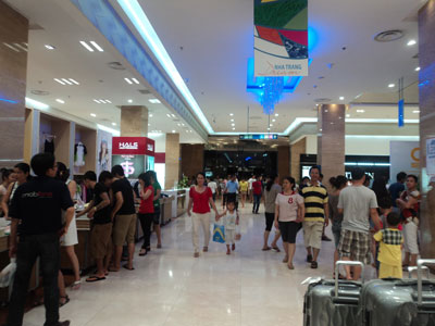 “Cơn lốc” khuyến mãi tại Trung tâm Thương mại Nha Trang Center