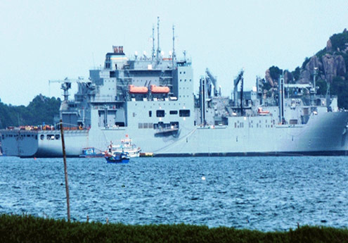 Tàu Hải quân Mỹ bảo dưỡng tại Cam Ranh