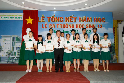 36,6% học sinh đạt loại giỏi và tiên tiến, 86,9% xếp loại hạnh kiểm khá - tốt