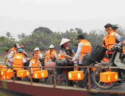 Trang bị đủ áo phao, dụng cụ nổi cho cả hành khách, thuyền viên