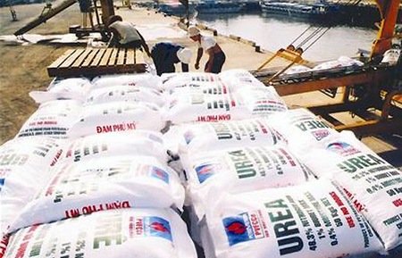 Nhiều mặt hàng thiết yếu giảm giá