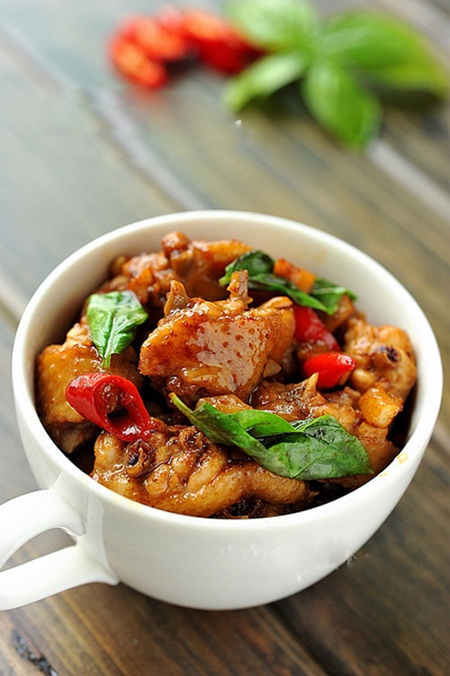 Món ăn: Cánh gà xào húng quế kiểu Thái