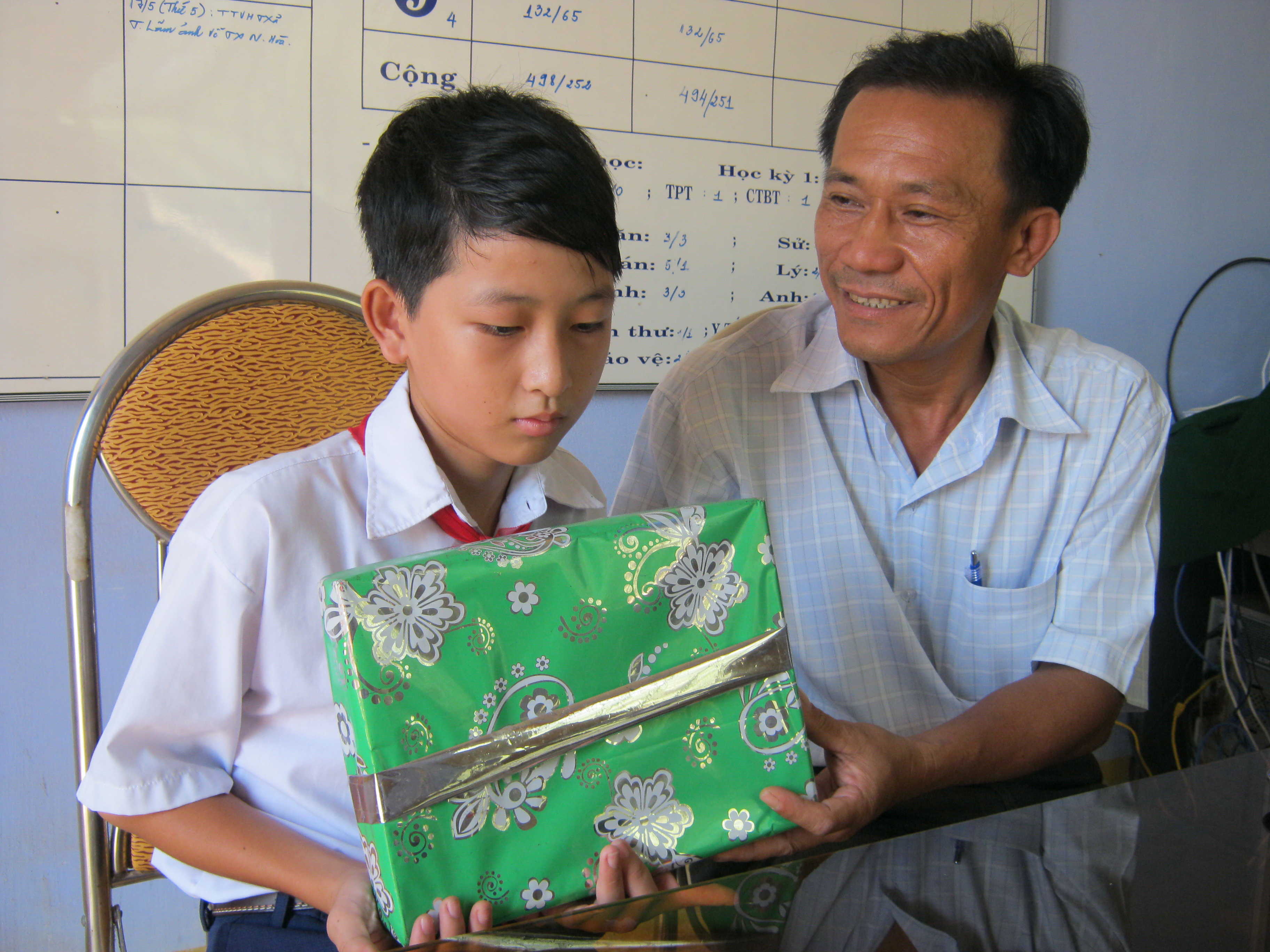 Hoa thơm dâng Bác