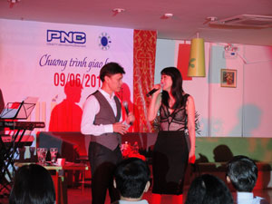 Ca sĩ Tuấn Ngọc giao lưu với khán giả Nha Trang