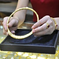 Giá vàng mất mốc 42 triệu đồng/lượng