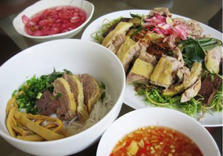 Món ăn: Bún vịt xáo măng cho ngày cuối tuần