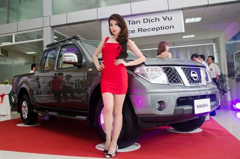 Navara trong ngày khai trương Nissan Long Biên.