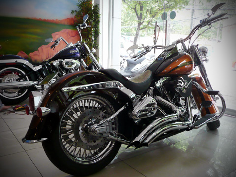 Harley Davidson Softail Deluxe được Saigonmoto đưa về Việt Nam.