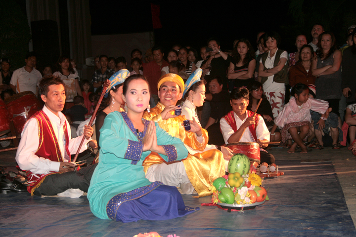 Vui, buồn nghiệp diễn