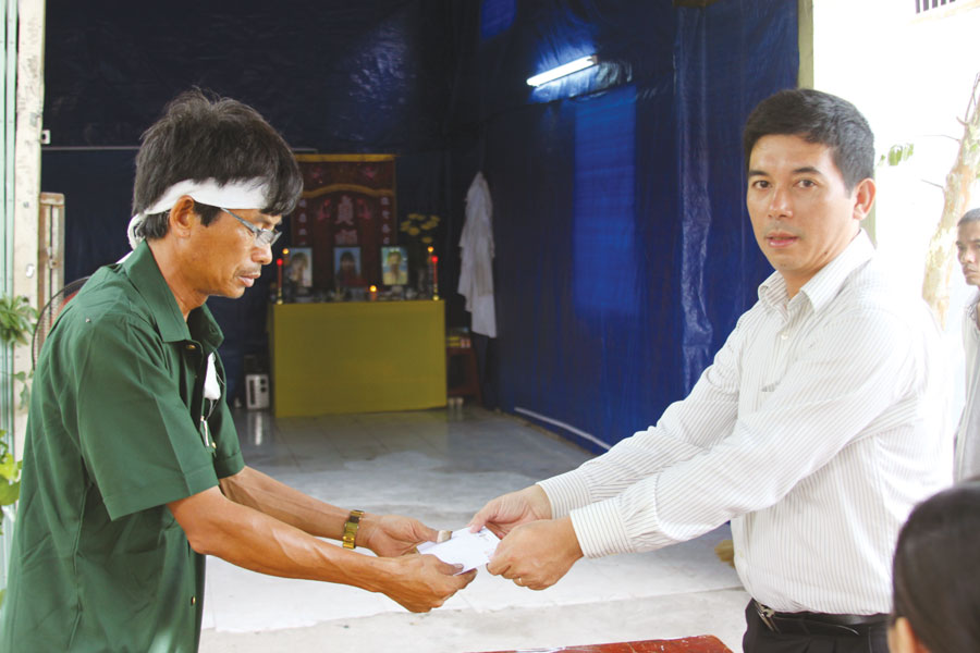 Bảo Việt Khánh Hòa chi trả tiền bảo hiểm cho gia đình nạn nhân