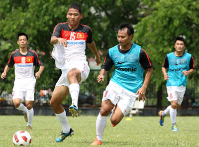 Nghịch lý của Đội tuyển Việt Nam: Càng thi đấu càng rớt hạng