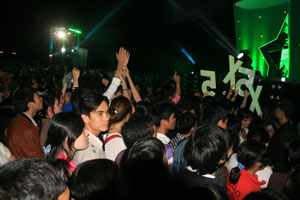 Người trẻ và câu chuyện thần tượng