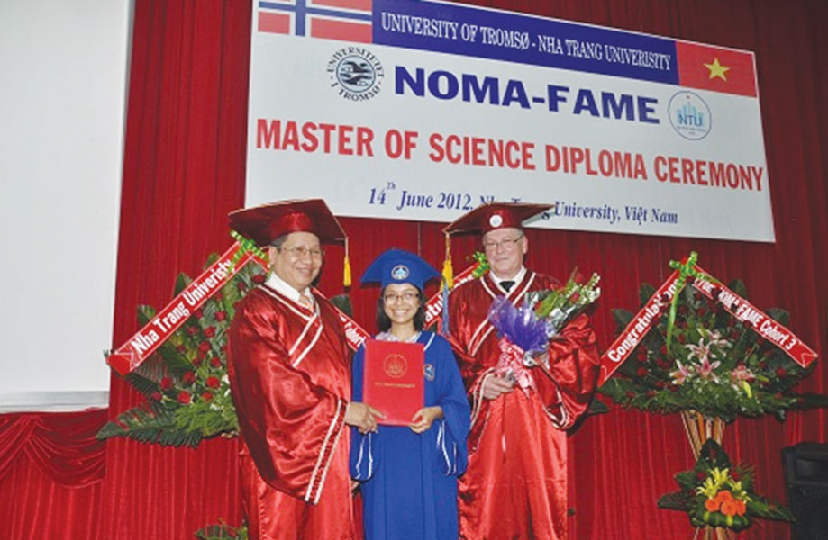 Trao bằng thạc sĩ cho học viên lớp cao học quốc tế NOMA - FAME