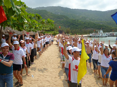 Team Building mới lạ tại Suối Hoa Lan
