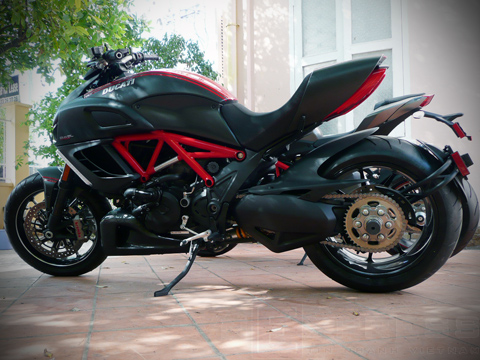 Ducati Streetfighter S và Diavel Carbon 2012 về Việt Nam