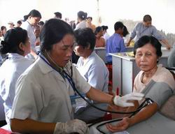 Nâng mức hỗ trợ tối thiểu đóng BHYT cho người cận nghèo