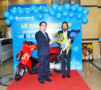 Trao thưởng xe Air Blade cho khách hàng mở tài khoản