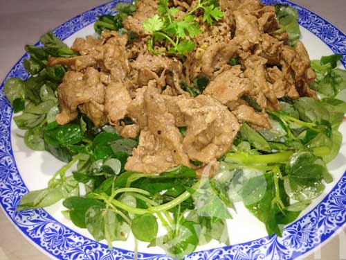 Món ăn: Mát ruột với rau càng cua trộn thịt bò