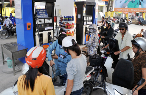 Từ 3-7, tăng thuế nhập khẩu xăng từ 10% lên 12%