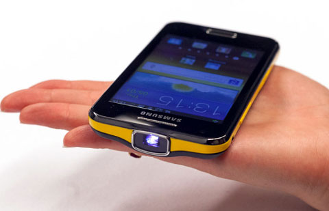 Samsung sắp bán điện thoại tích hợp máy chiếu tại Việt Nam