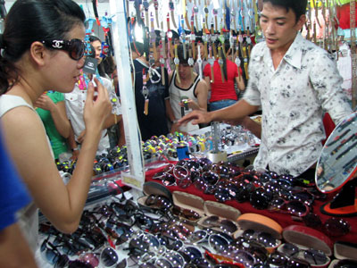 Hàng giả vẫn lấn át thương hiệu Việt