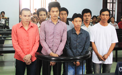 Đi cướp kiếm tiền... mua mồi nhậu