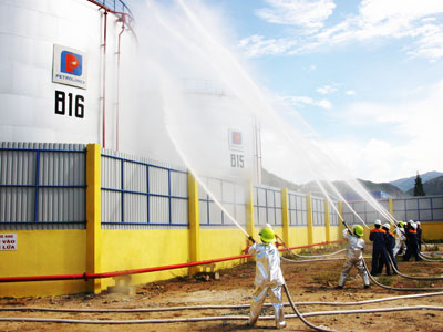  Diễn tập phương án chữa cháy tại Kho Xăng dầu Vĩnh Nguyên.