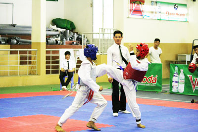 Ngày 8-7, tại Trung tâm Tập luyện và thi đấu thể thao TP. Nha Trang diễn ra Giải vô địch Taekwondo TP. Nha Trang năm 2012. Giải quy tụ hơn 100 võ sinh đến từ 7 đơn vị, câu lạc bộ thuộc các xã, phường trên địa bàn thành phố.