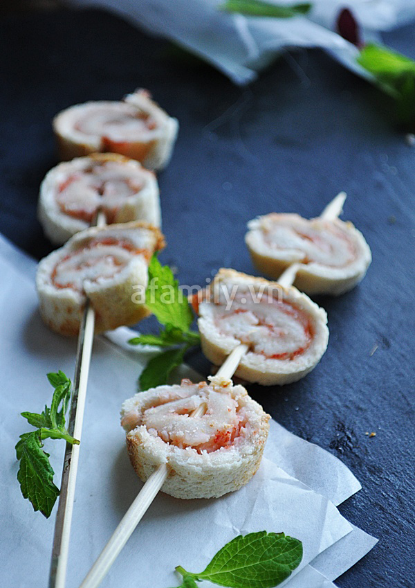 Món ăn: Bánh mỳ cuộn tôm