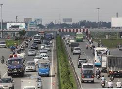 Chưa thu phí hạn chế ô tô trong vài năm tới