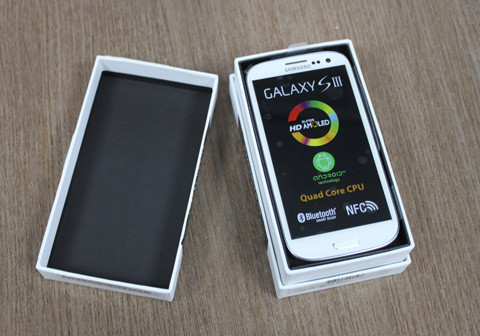 Galaxy S III, chiếc smartphone màn hình 4,8 inch ra mắt đầu năm nay. 