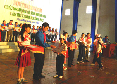 Khen thưởng 50 đội viên xuất sắc